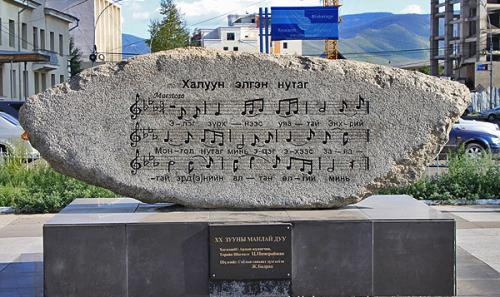 Yirtqichlar qabilasi asir ayolni sikishadi